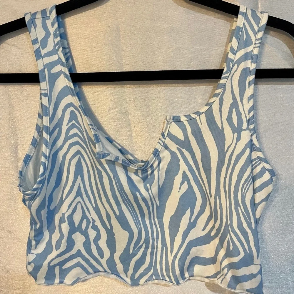 NWOT SHEIN Zebra Striped Crop Top Size L - Picture 1 of 4